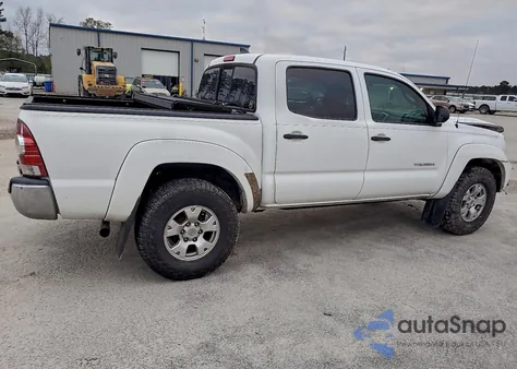 2015 Toyota Tacoma Double Cab Prerunner z USA, uszkodzony, nr VIN 3TMJU4GN3FM189699